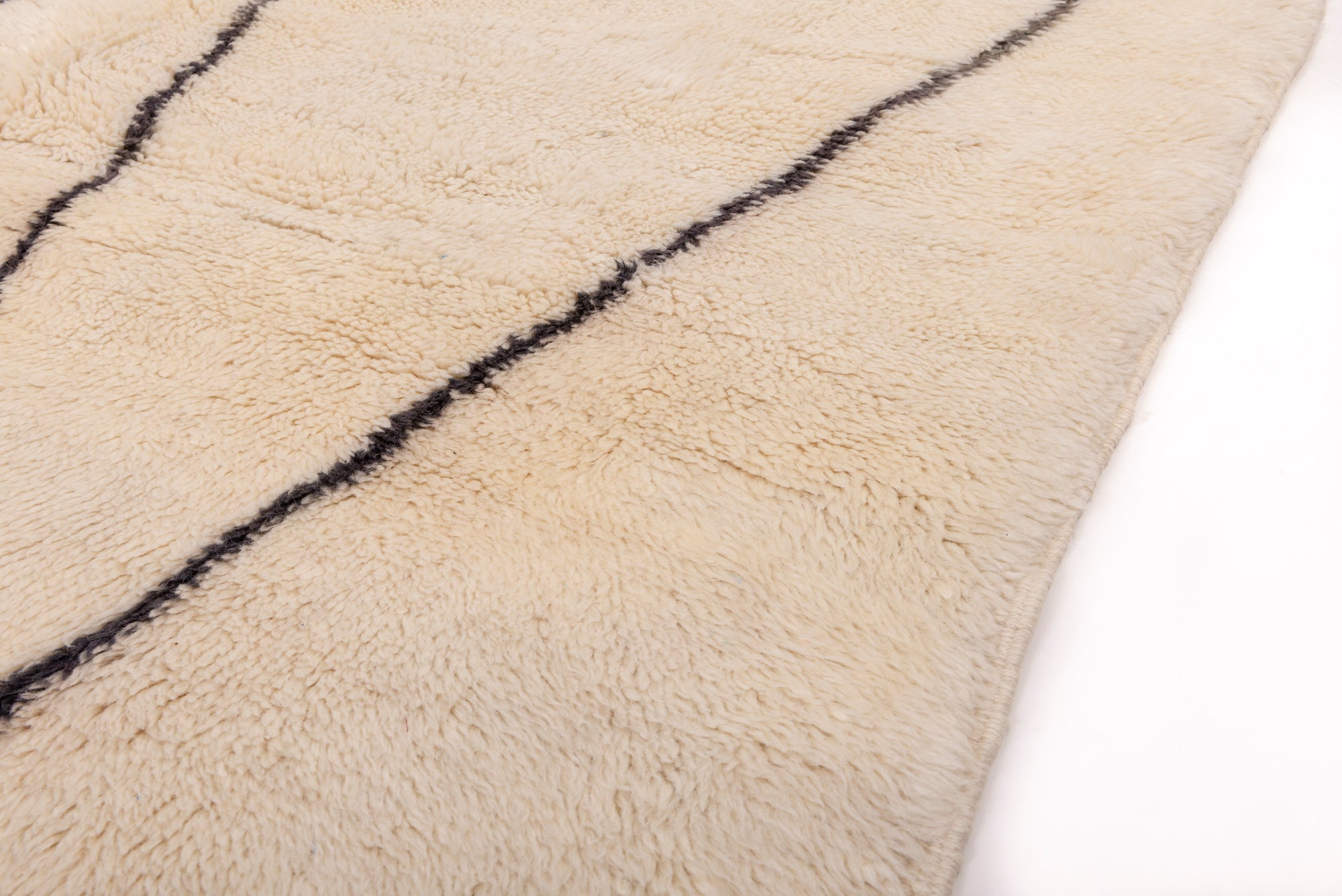 Ivory Double Crosshatch Rug: A Minimalist Masterpiece with Classic Charm