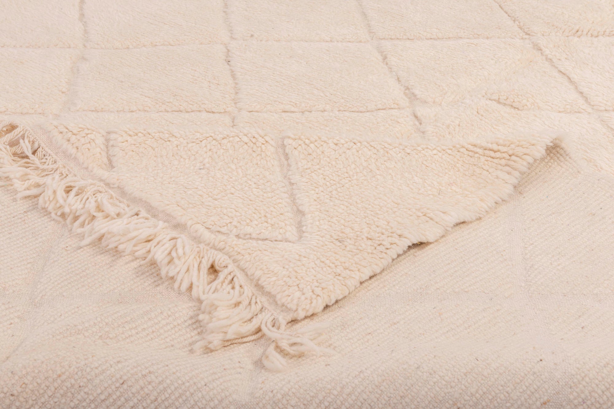 Elevate your decor with our Ivory 3D Crisscross Berber Rug. This classic design boasts a modern twist, with its 3D effect adding depth and sophistication to any room.