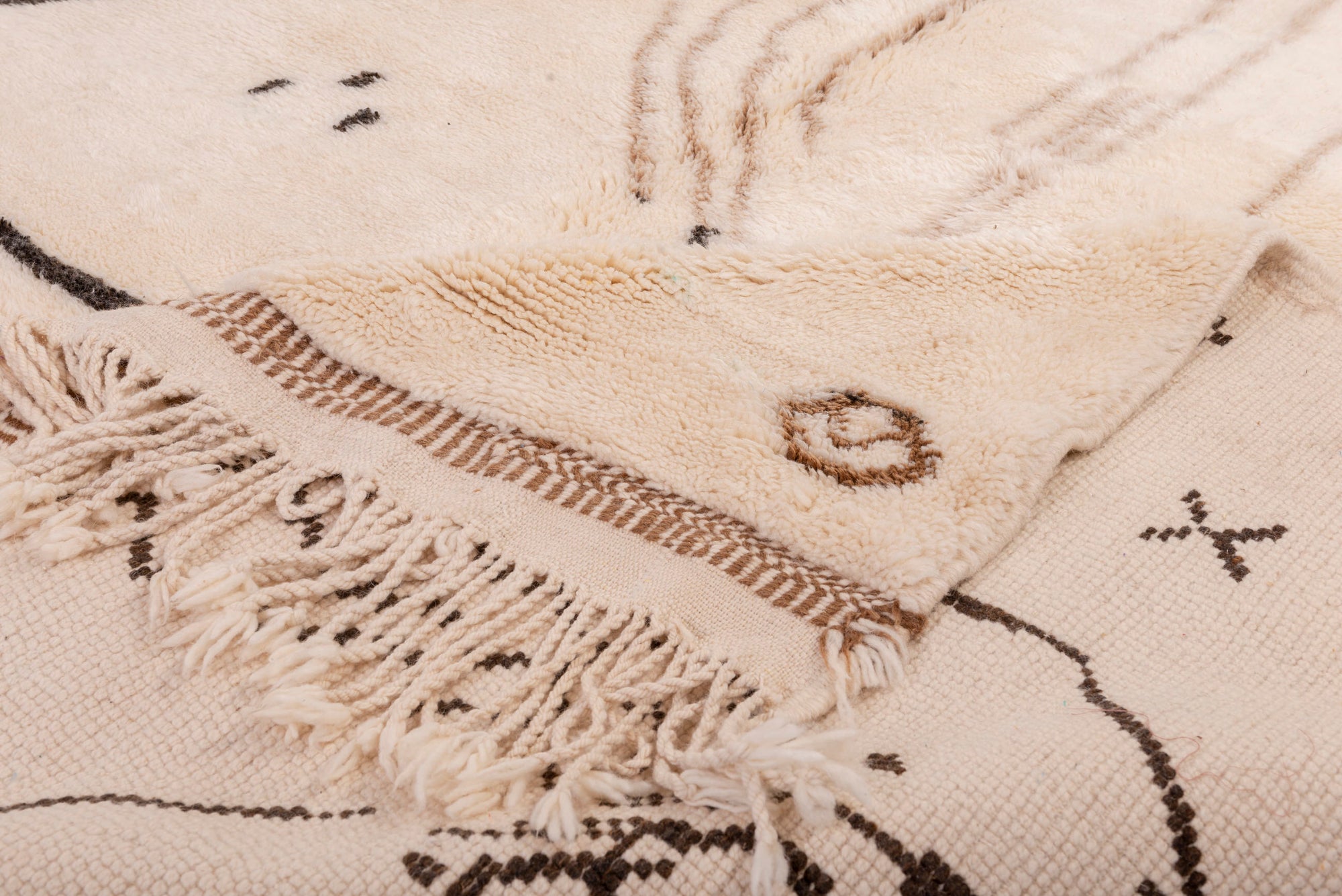 Explore our 'Desert Horizon Linear Rug,' a captivating blend of traditional and modern design. Its ivory base hosts a striking interplay of pale brown and bold black abstract lines, offering a unique touch of artistry to your living space.